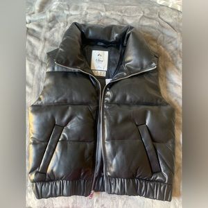 Abercrombie NWT Ultra Mini Puffer Vest